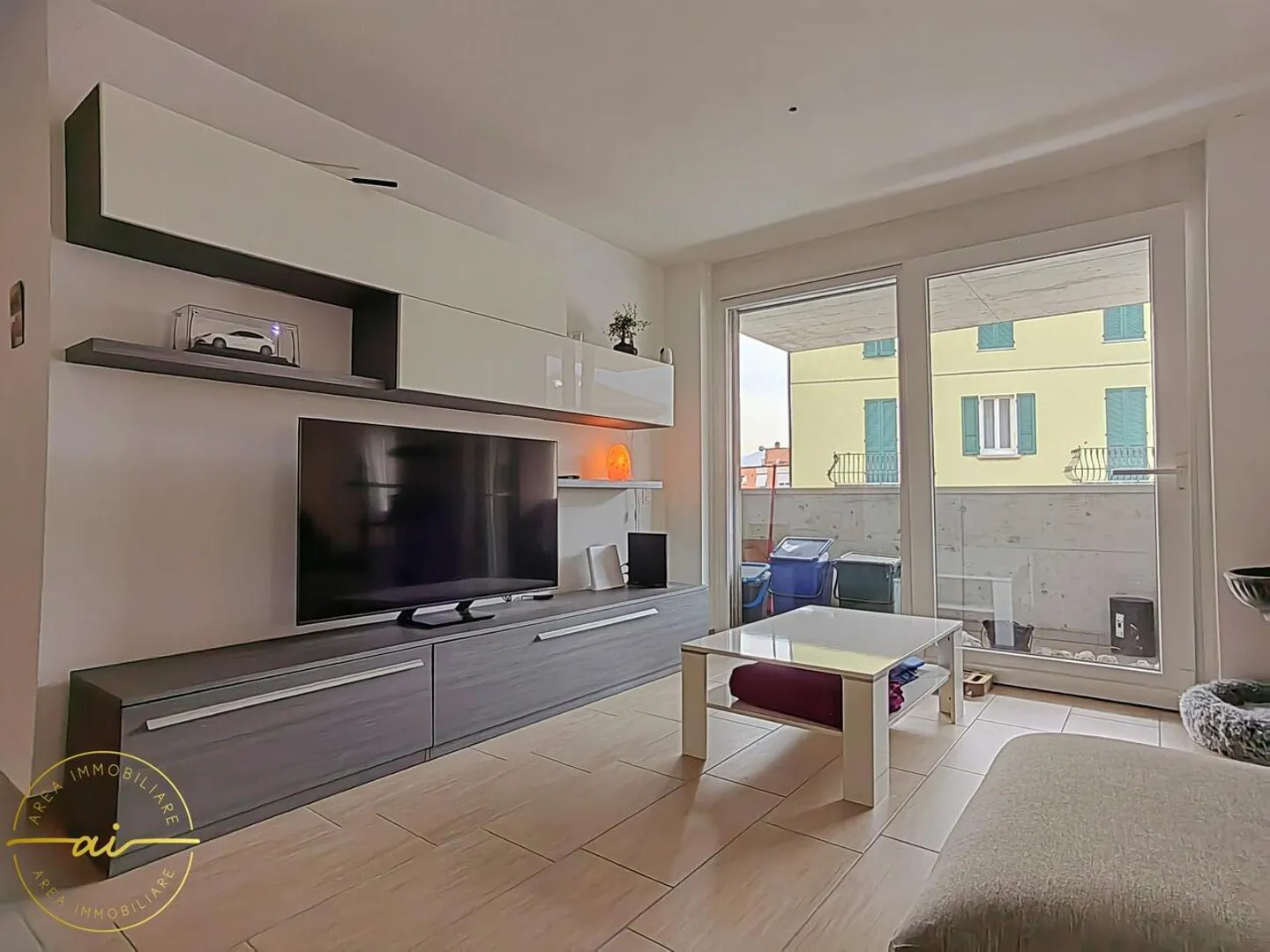 MODERNER UND GERÄUMIGER 3,5-ZIMMER-APARTMENT - Foto 1 von 13