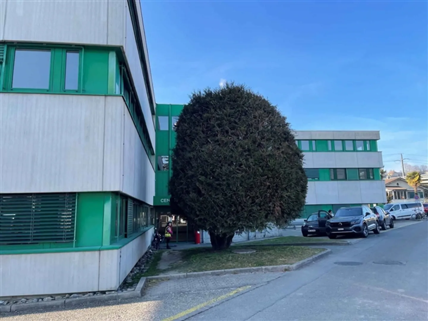 Espaces abordables à partir de 64 m2, près de l'autoroute - Photo 1 sur 5