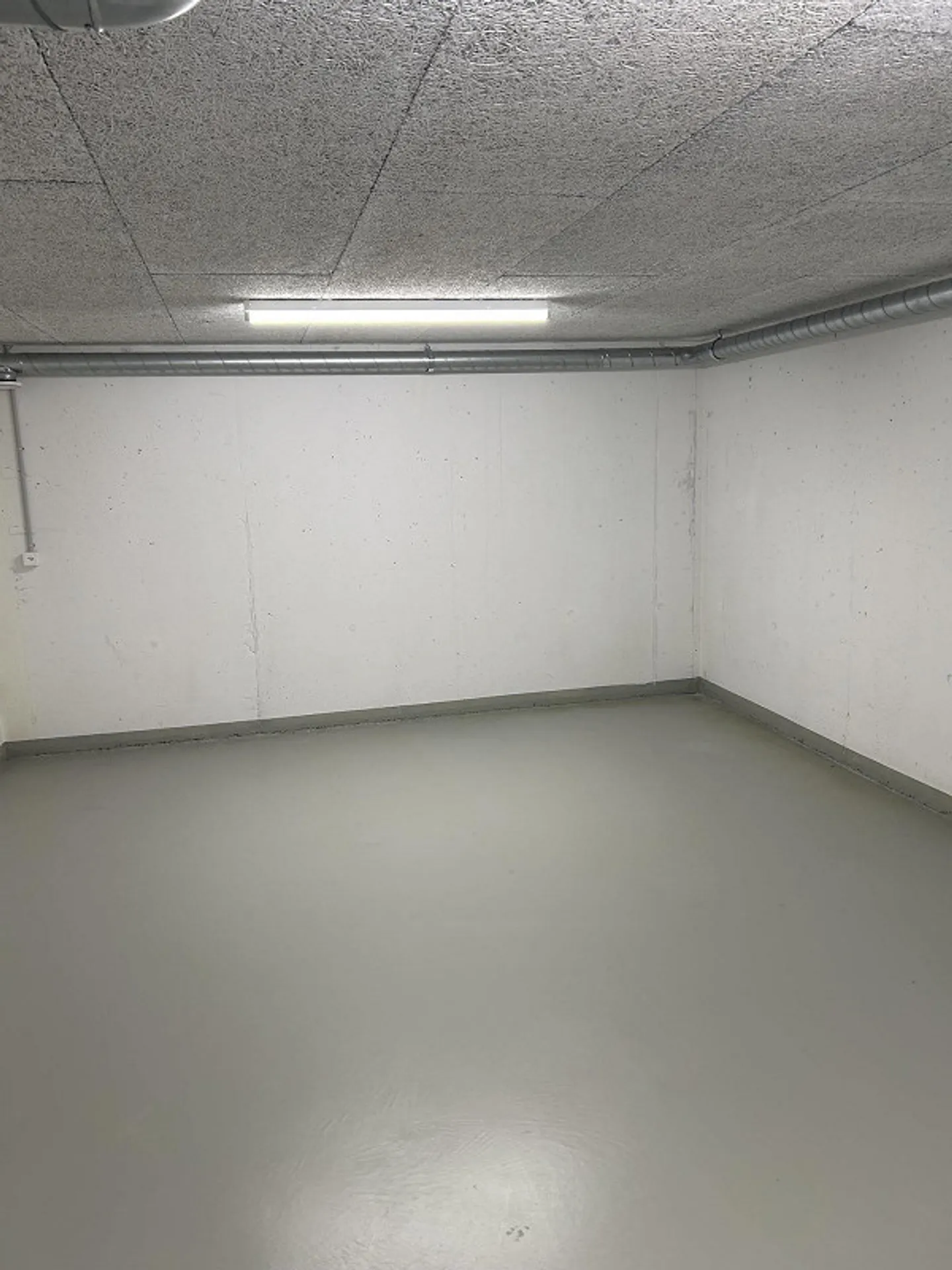 Espace disponible / Salle de stockage à louer - Photo 1 sur 2