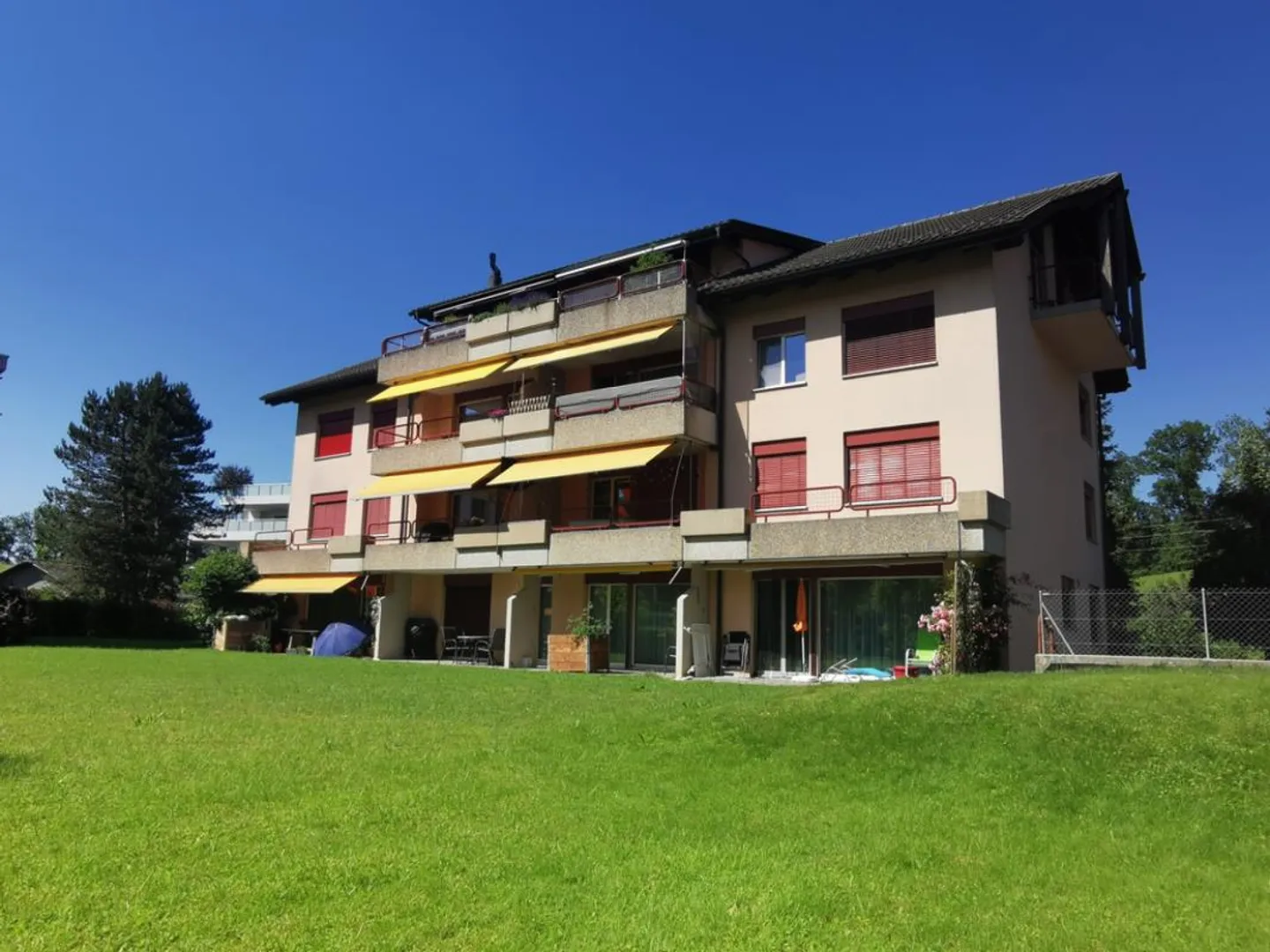 Appartement de petite taille très recherché avec espace de jardin - Photo 1 sur 9
