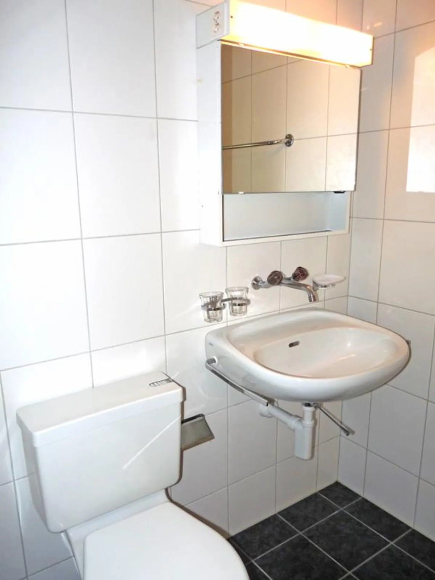 Appartement de petite taille très recherché avec espace de jardin - Photo 5 sur 9