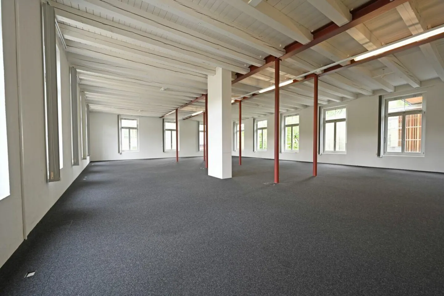 Emplacement commercial avec connexion optimale - Photo 3 sur 7