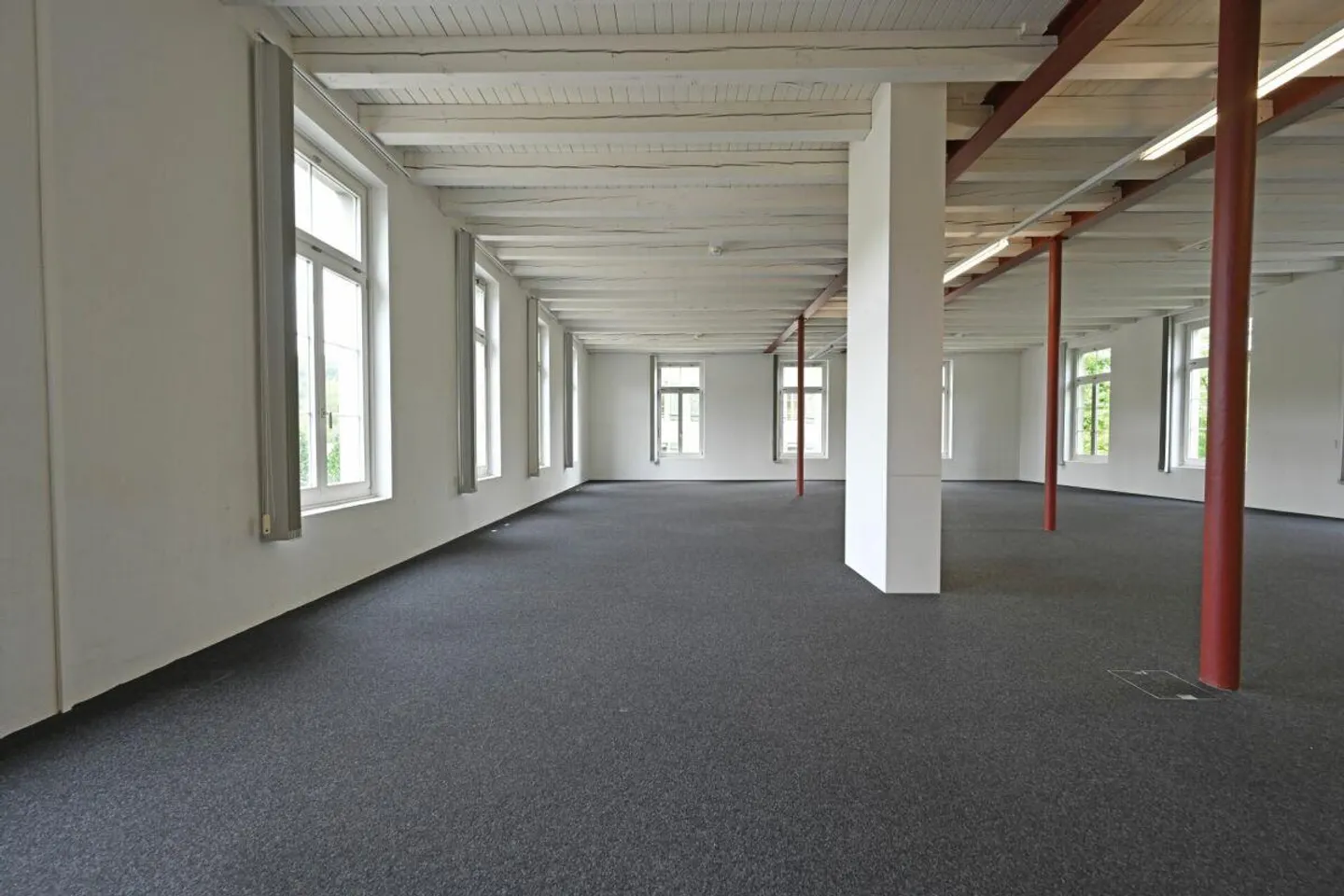 Emplacement commercial avec connexion optimale - Photo 4 sur 7