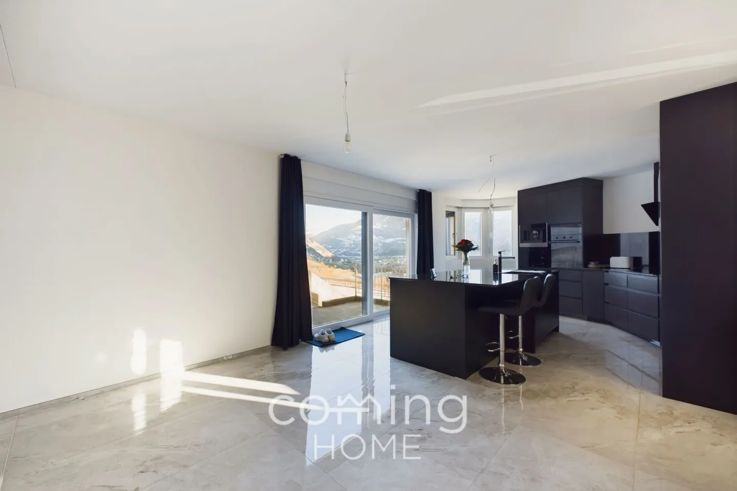 Casa esclusiva a 3 famiglie in posizione soleggiata - Ampi spazi abitativi e garage - Foto 1 di 19