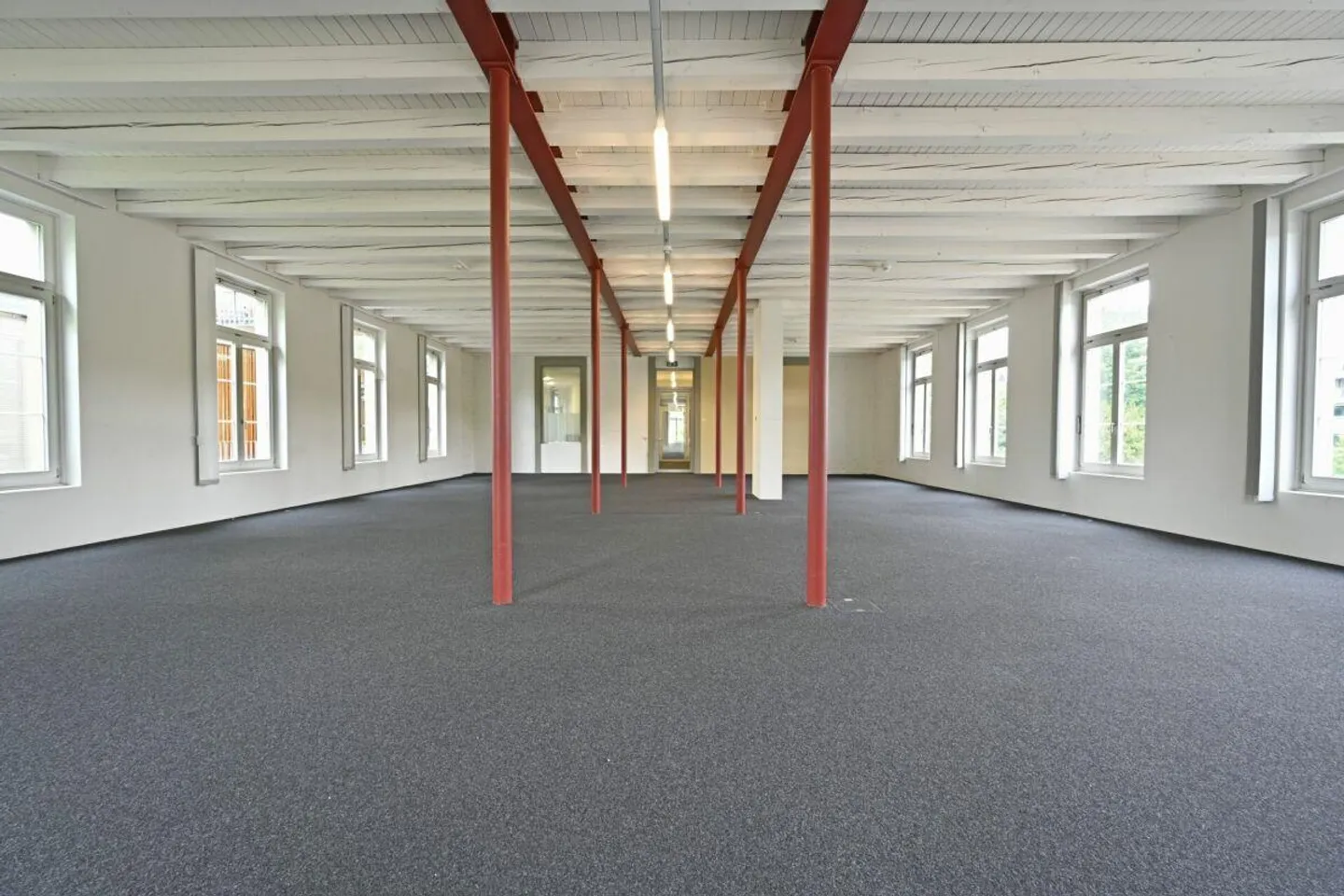 Emplacement commercial avec connexion optimale - Photo 6 sur 7