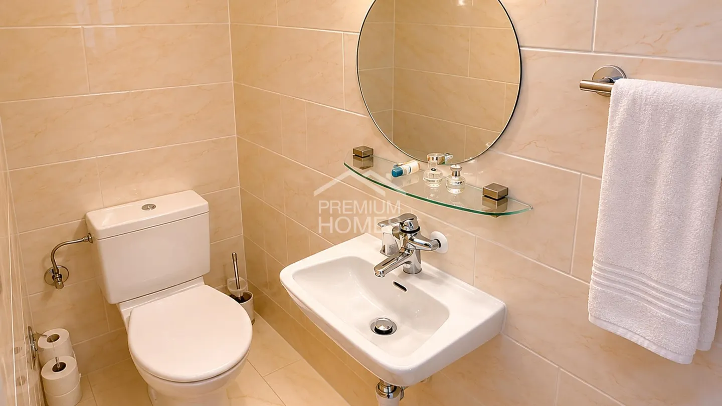 Stylish Apartment with Lake View - Photo 6 of 10