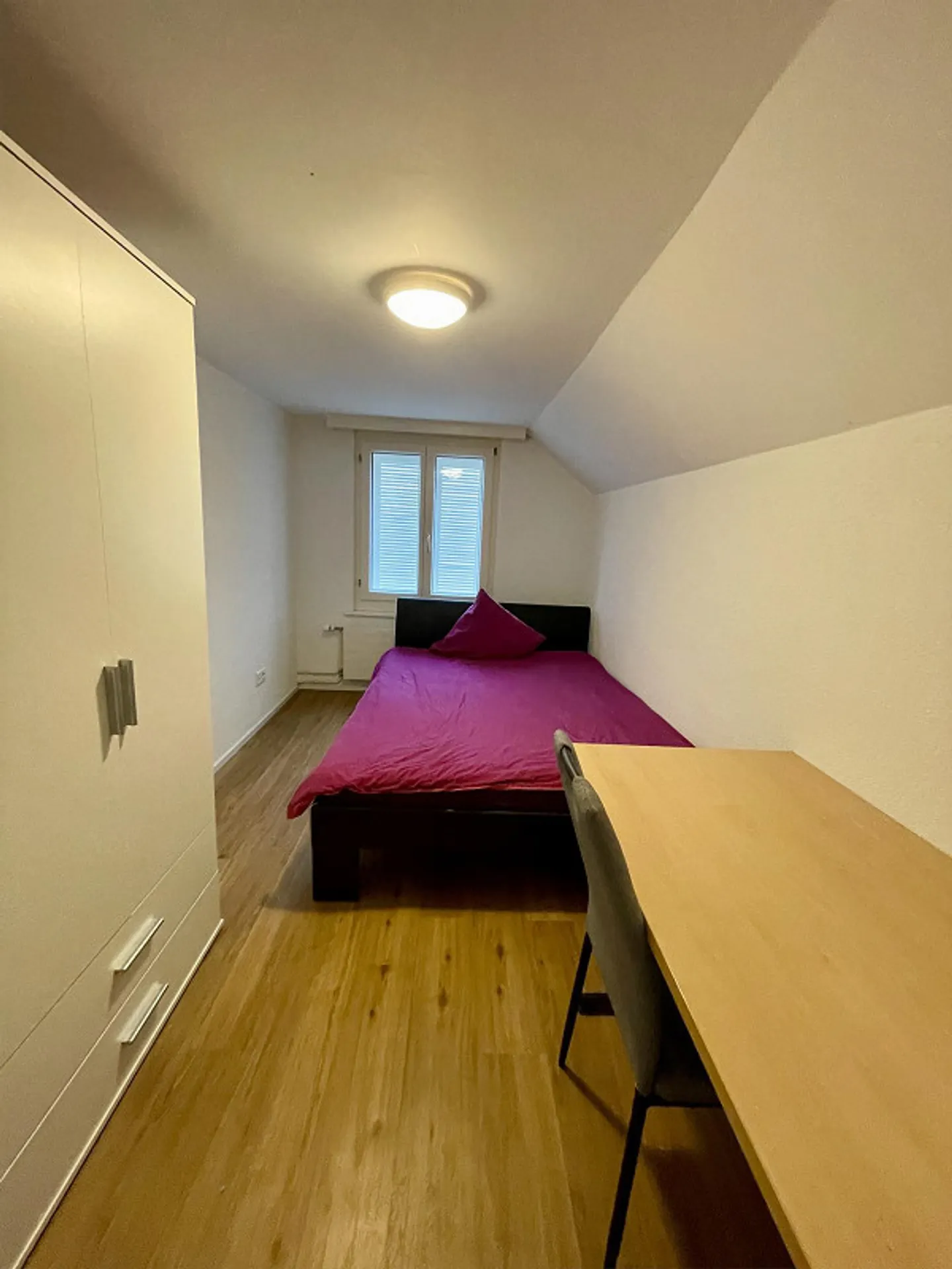 Modern single room, furnished, in a central location in Amriswil - Photo 1 of 9