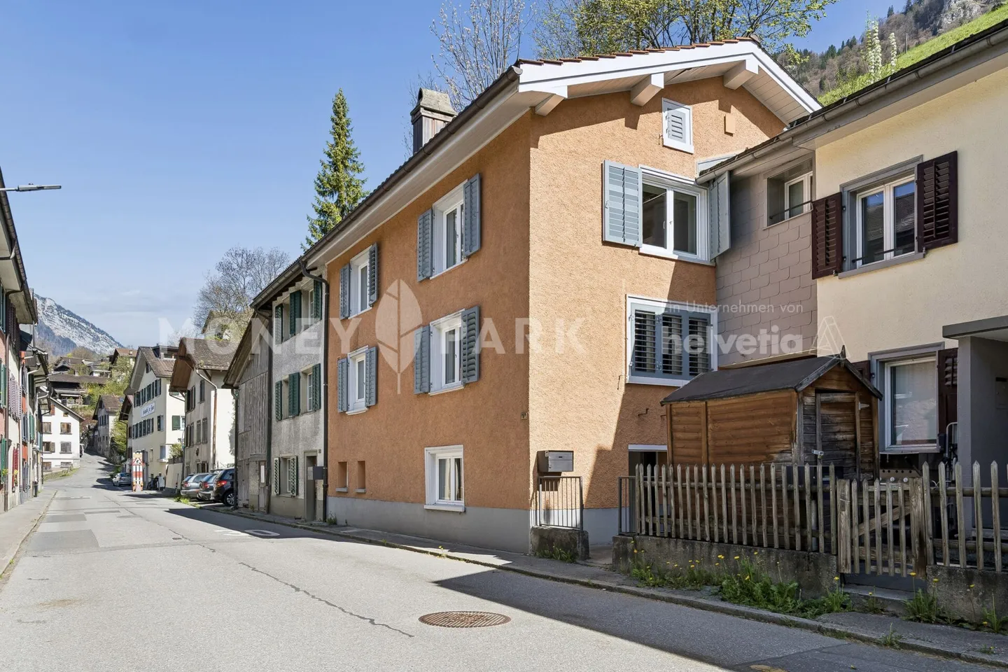 Renoviertes Haus mit Garten - Foto 2 von 14