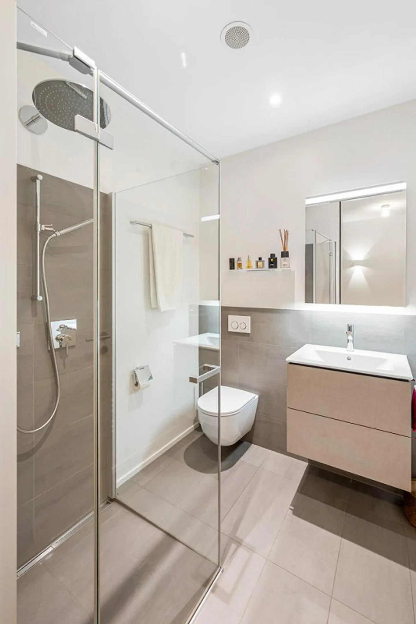 Moderne 3.5-Zimmer-Wohnung mit durchdachtem Wohnkomfort - Photo 6 of 13