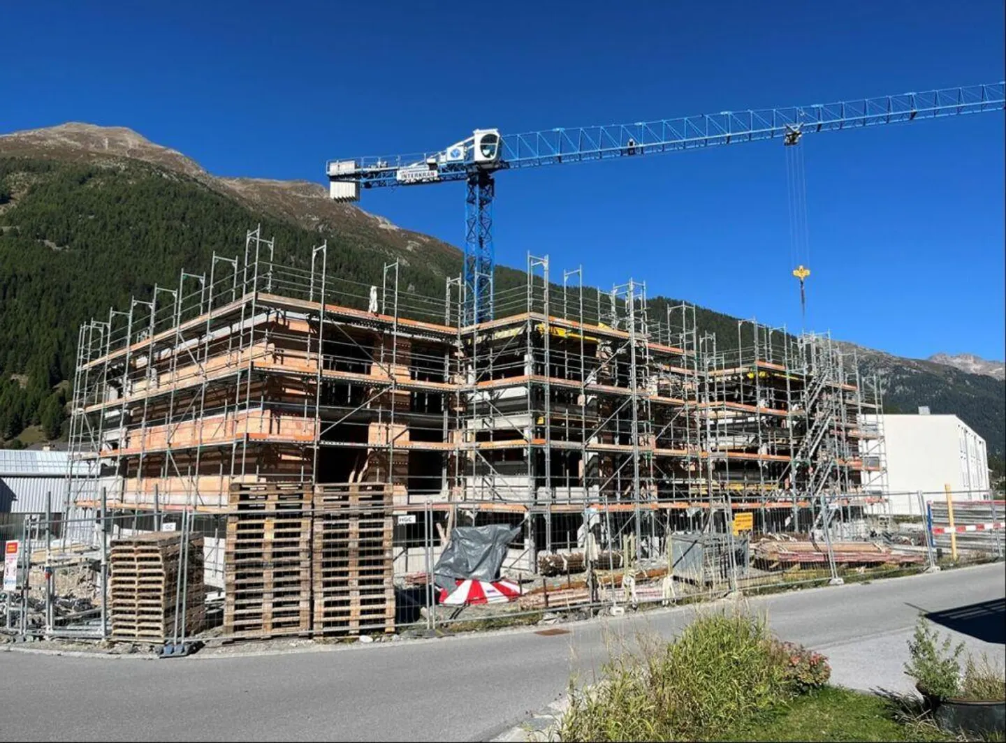 Living where the Engadin is most beautiful - 3.5-room apartment in Zernez - Photo 10 of 10