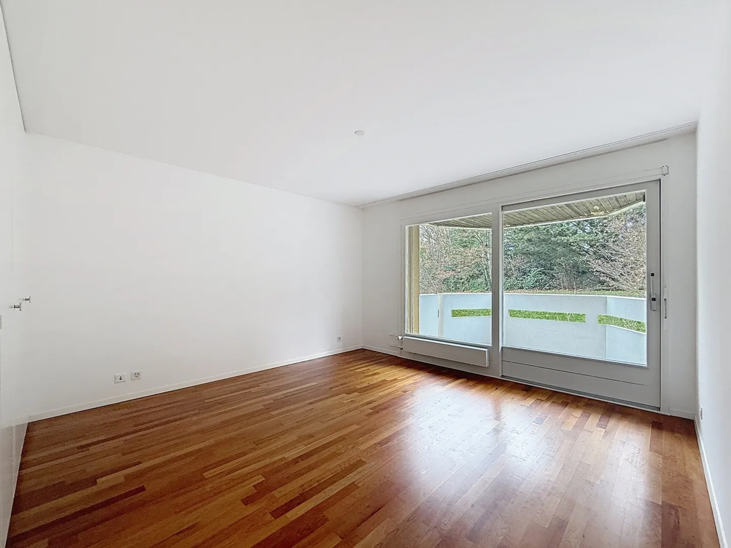 Charming 5-Room Apartment - Photo 5 of 8