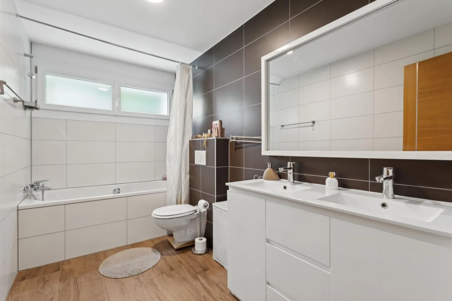 Very large modern 4.5-room apartment in Misery - Photo 3 of 13