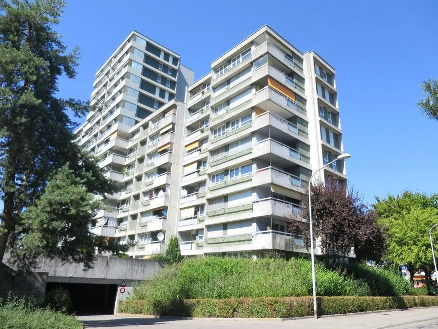 3.5-Room Apartment with a View in Kleefeld - Photo 1 of 12