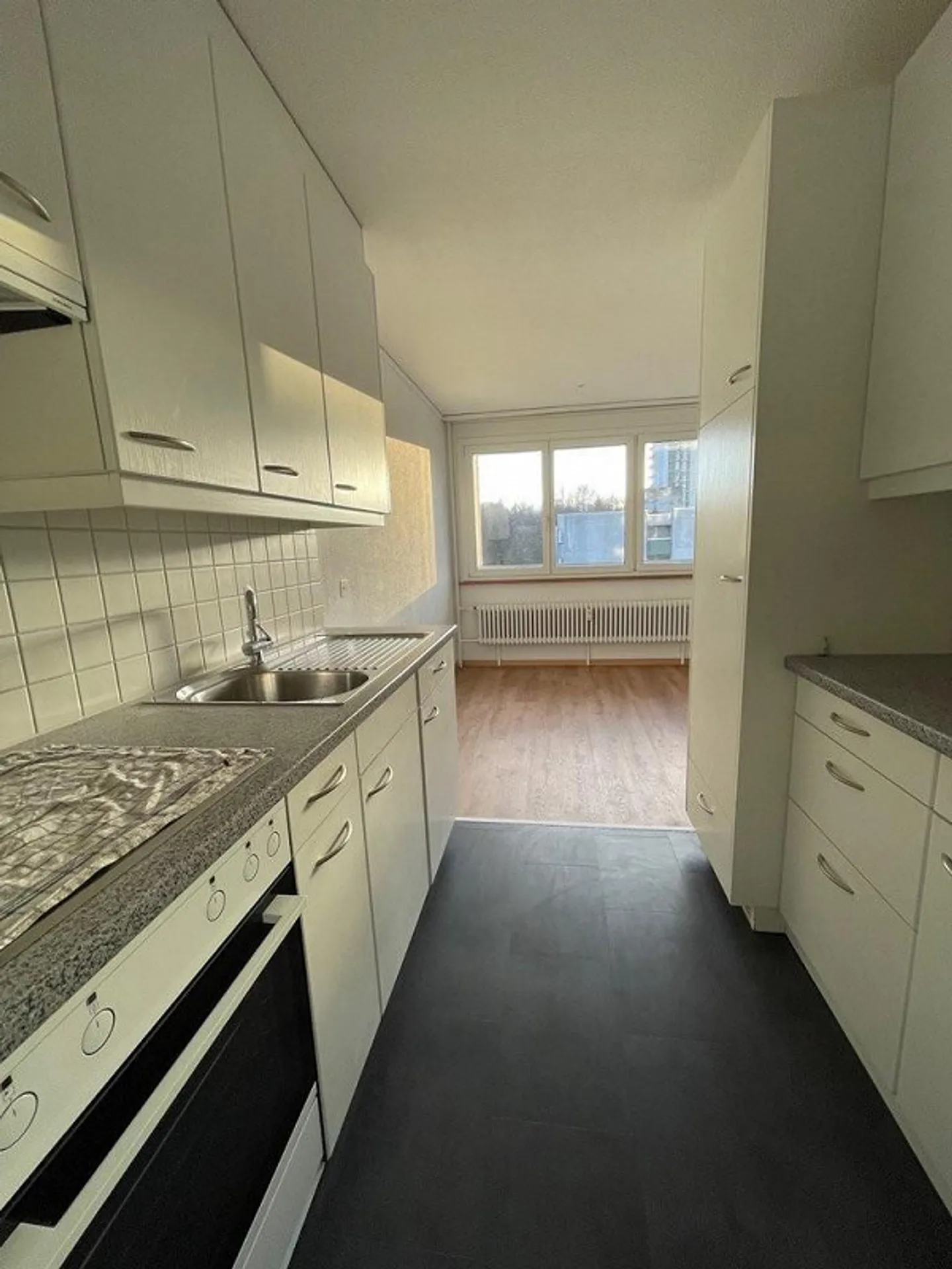 3.5-Room Apartment with a View in Kleefeld - Photo 4 of 12