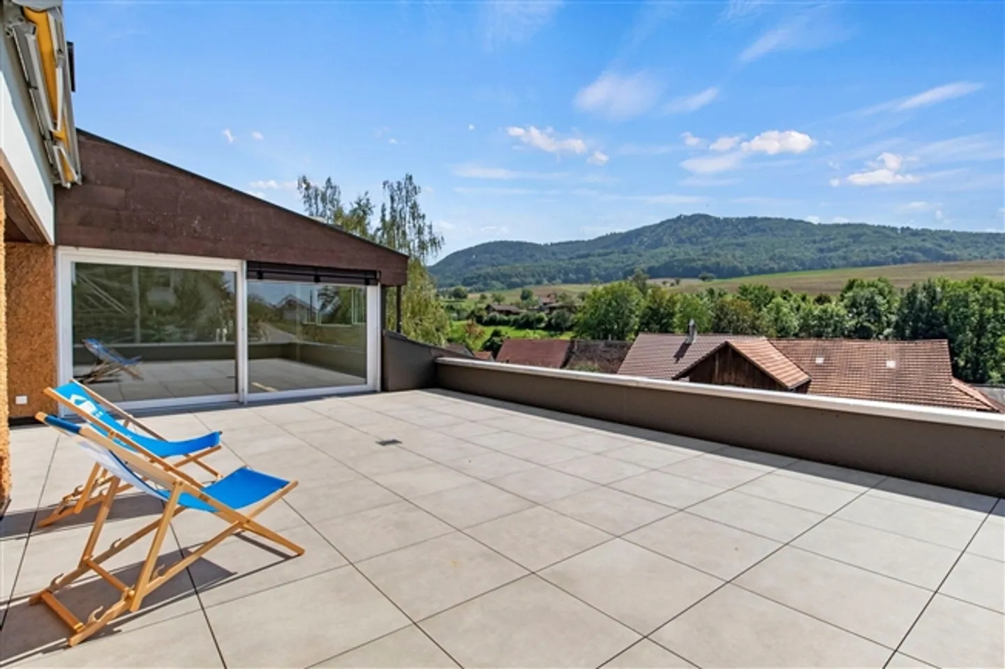 Modern 4.5-room apartment with a view in Beggingen - Photo 3 of 13