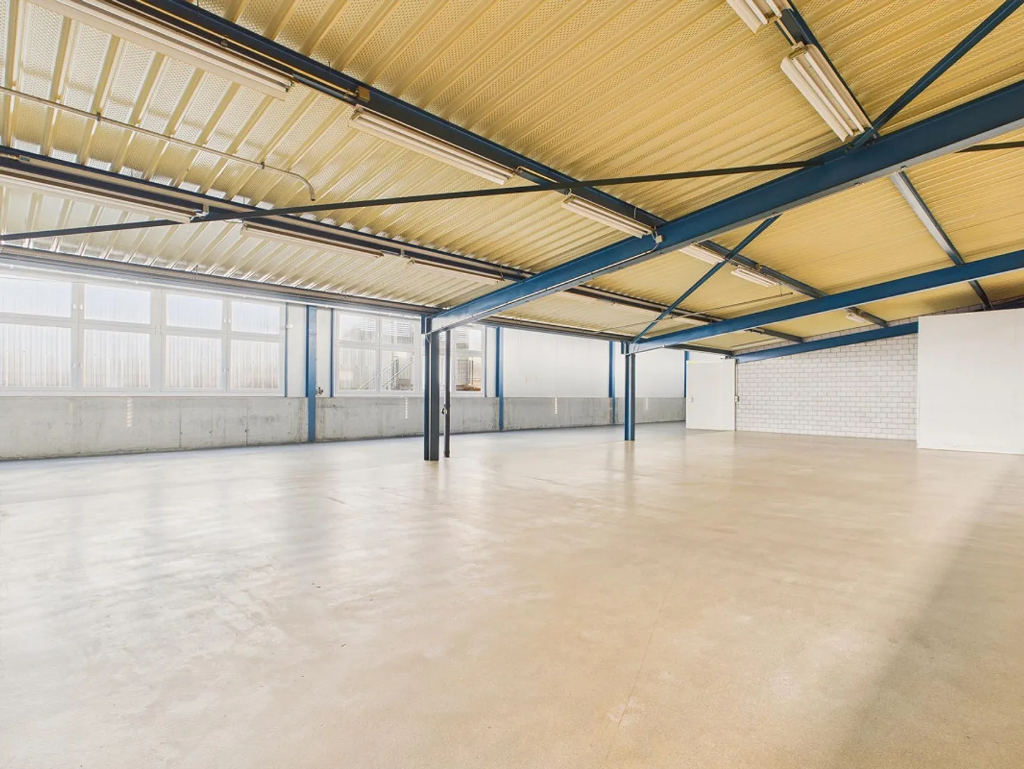 Commercial Space in Wetzikon - Photo 1 of 10