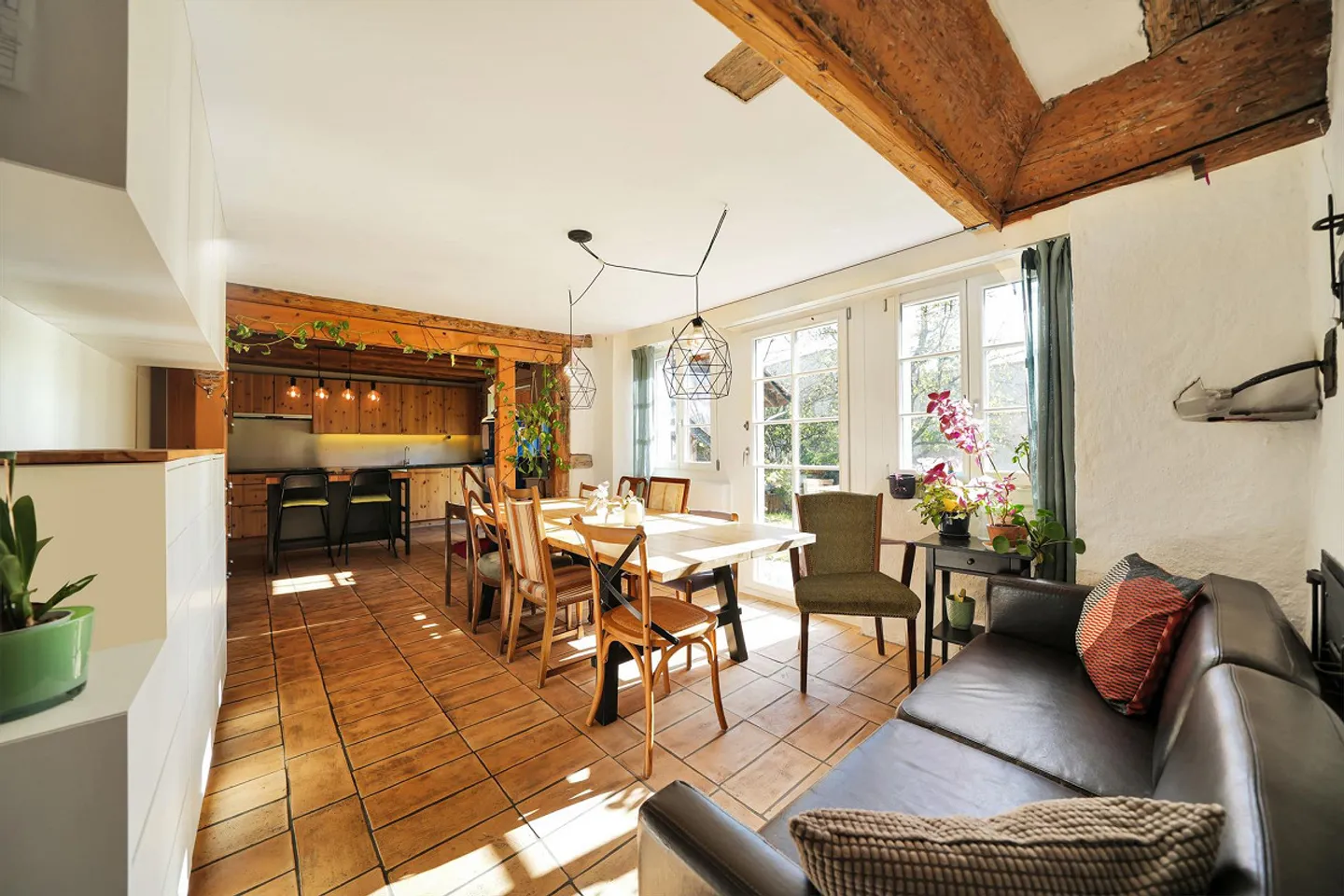 Historical Timber House with Character - Photo 8 of 25