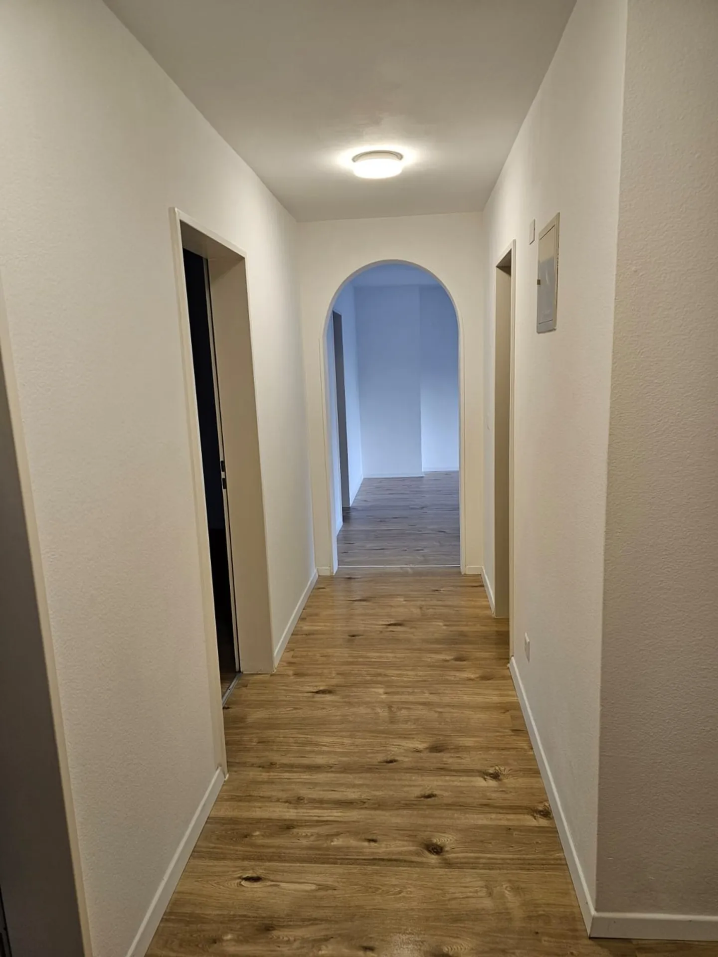 Appartement entièrement rénové, emplacement idéal - Photo 7 sur 7