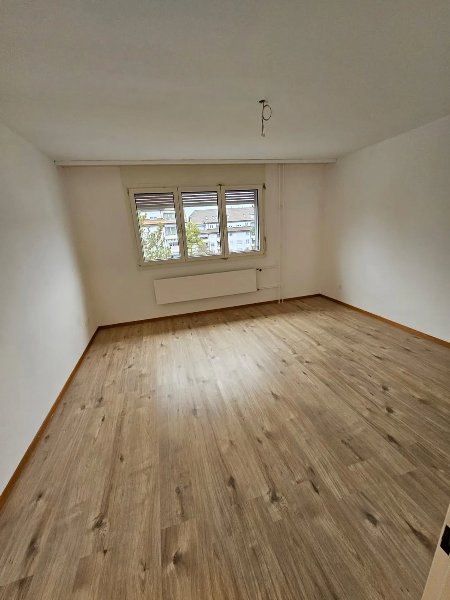 Appartement entièrement rénové, emplacement idéal - Photo 1 sur 7