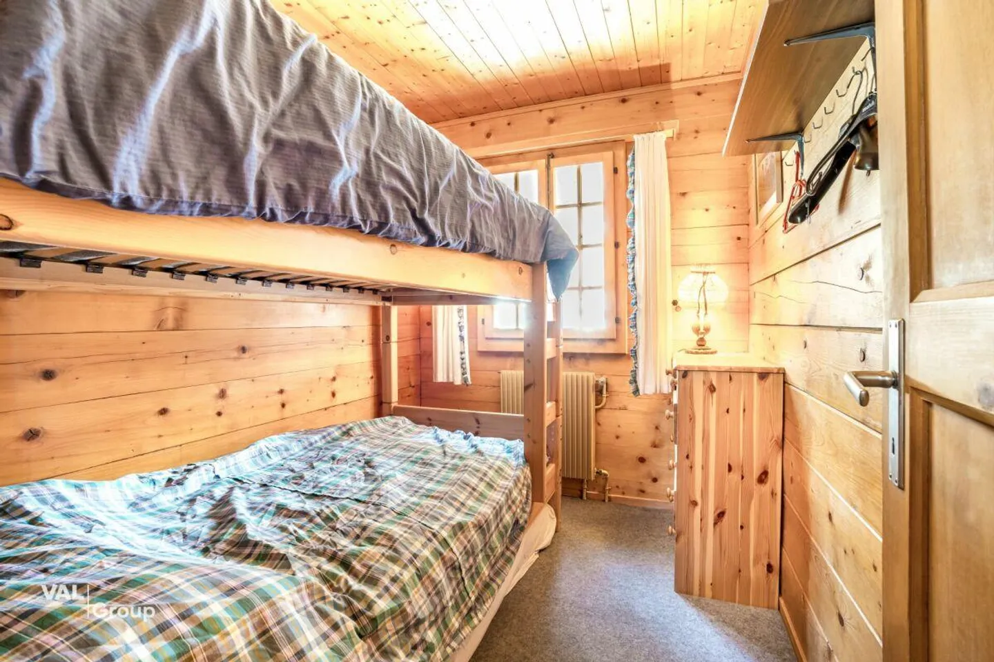 Charming Chalet with Stunning Views - Photo 8 of 13