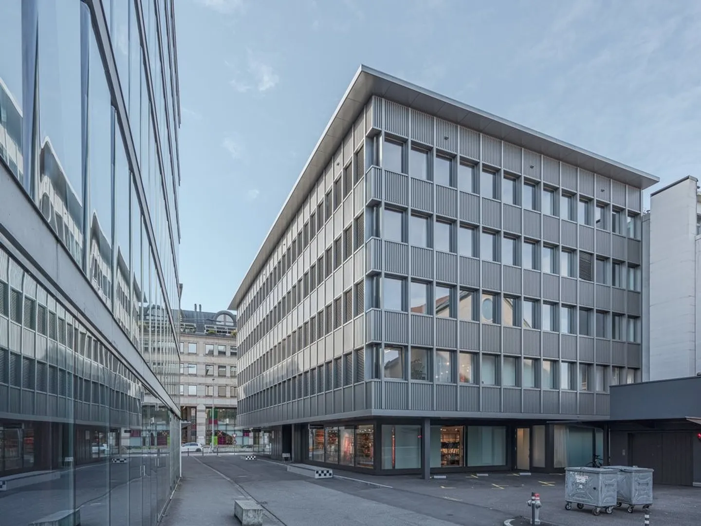 À la recherche d'un espace de stockage ? (environ 15 - 29m2) - Photo 1 sur 4