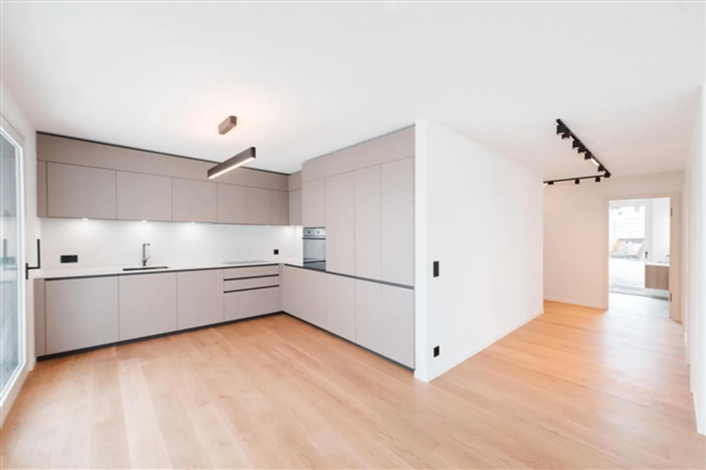 Confort et Prestige pour une Propriété Exceptionnelle à Louer - Photo 1 sur 3