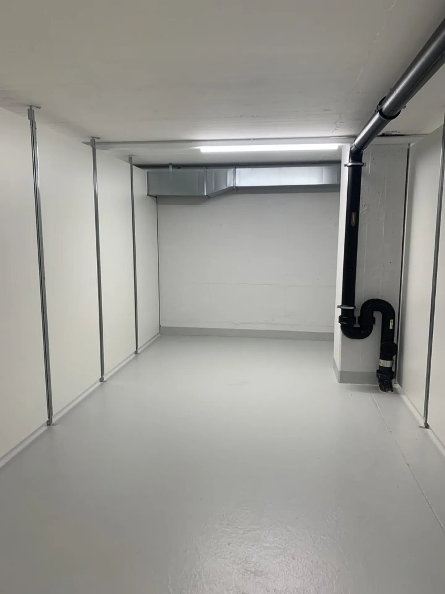 À la recherche d'un espace de stockage ? (environ 15 - 29m2) - Photo 3 sur 4