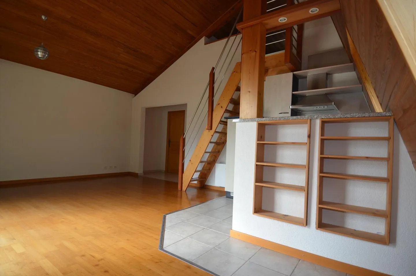 Attic 2 rooms - Photo 2 of 14