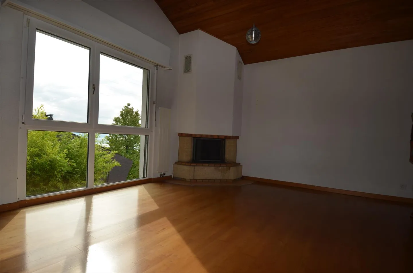 Attic 2 rooms - Photo 4 of 14