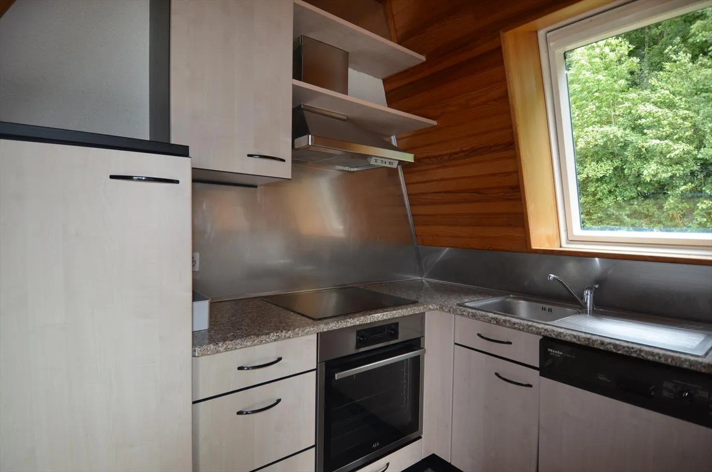 Attic 2 rooms - Photo 3 of 14