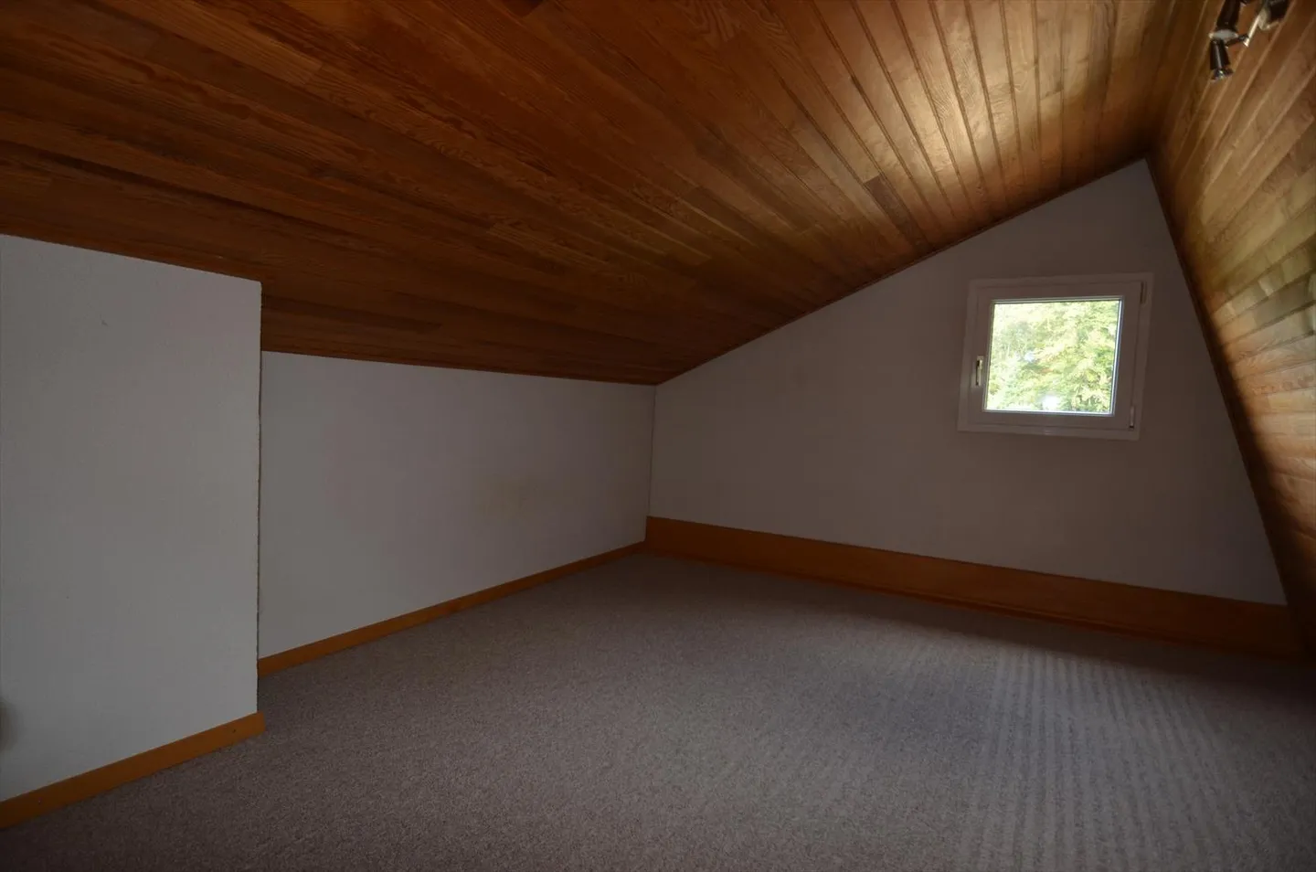 Attic 2 rooms - Photo 12 of 14