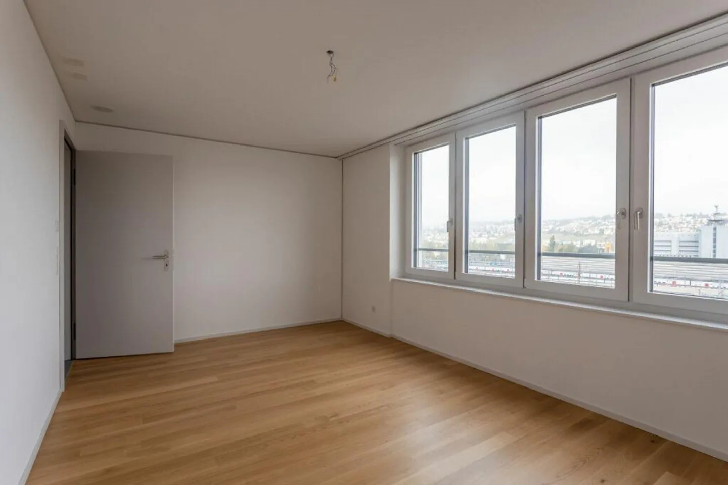 Spacious 2.5-room apartment 20.14 with exclusive view - Photo 5 of 6