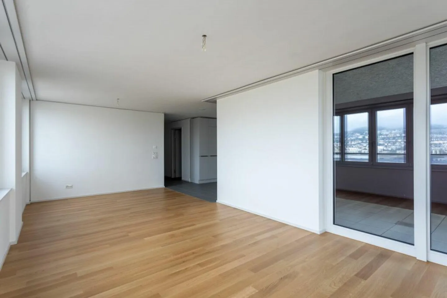 Spacious 2.5-room apartment 20.14 with exclusive view - Photo 6 of 6