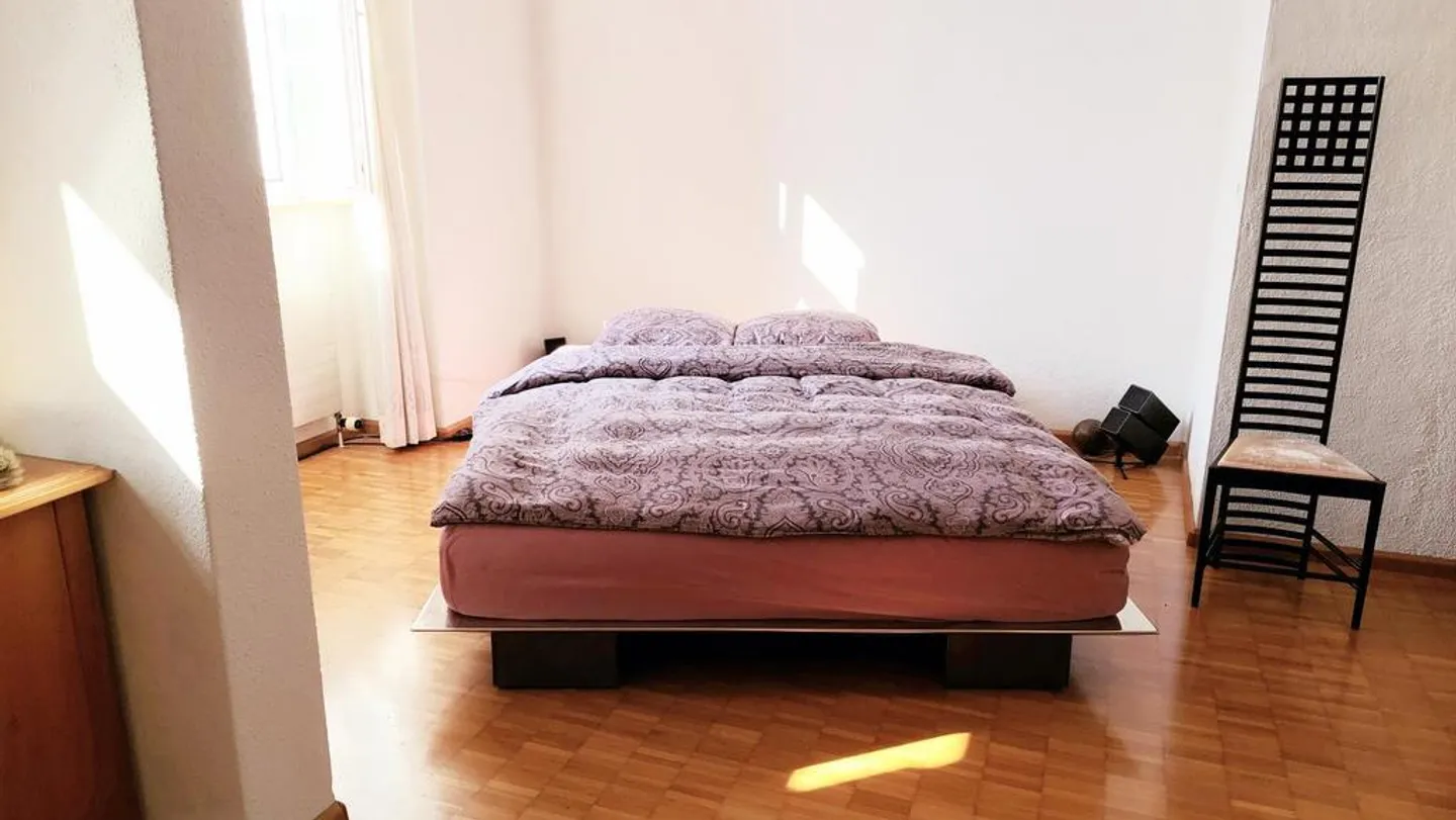 Belle appartement de 5 pièces dans un bâtiment historique - Photo 1 sur 12