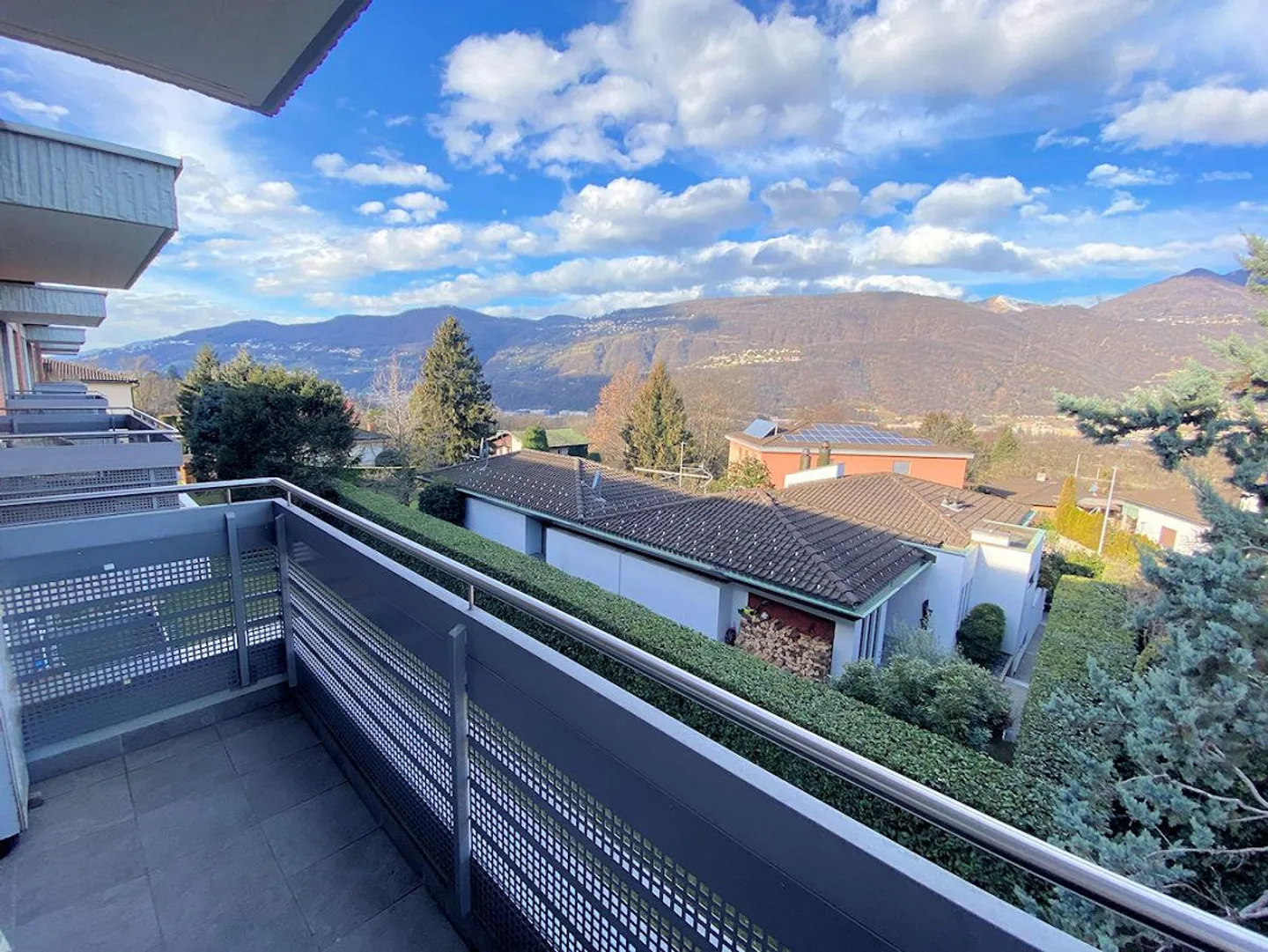 Elegante appartamento 3.5 locali - Foto 2 di 12