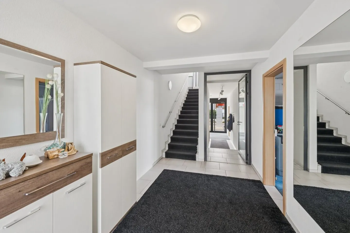 Exclusive Living and Working - Photo 2 of 13