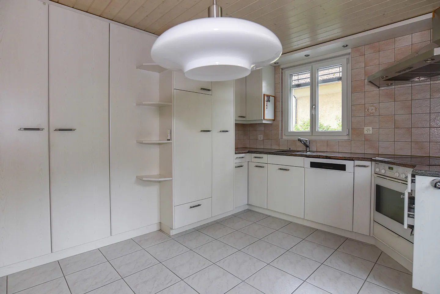 Paradis familial avec charme et beau jardin dans un emplacement central - Photo 3 sur 9