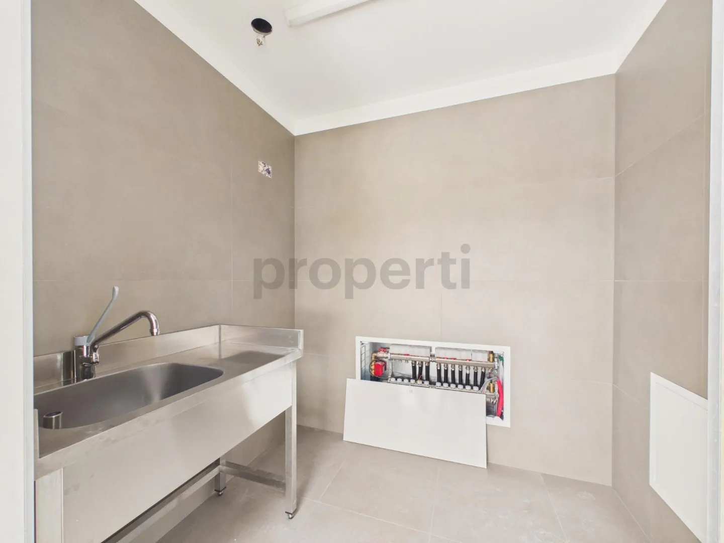 Luxuriöse Dachwohnung mit Pool - Foto 9 von 13