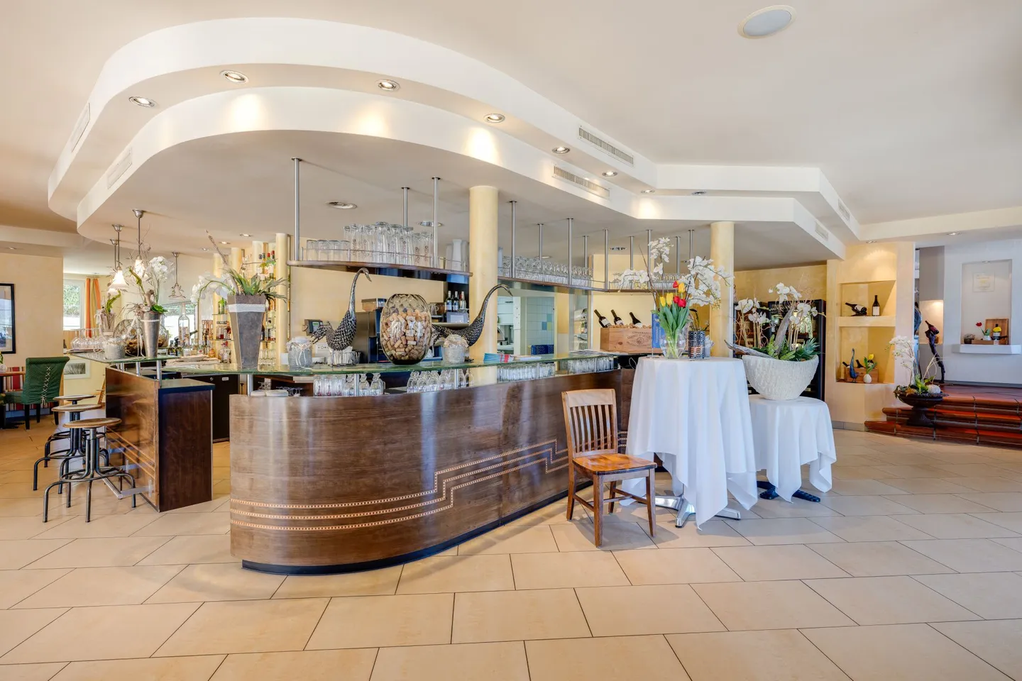 Hotel Restaurant Seeblick & Hotel Pavillon - A unique real estate ensemble on Lake Biel - Photo 11 of 35