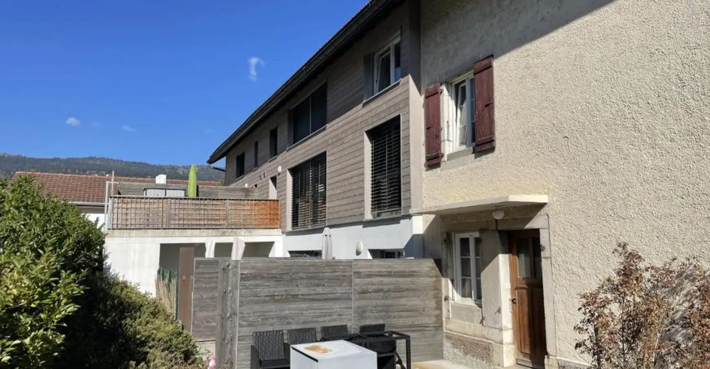 Modern Duplex with Terrace - Photo 2 of 5
