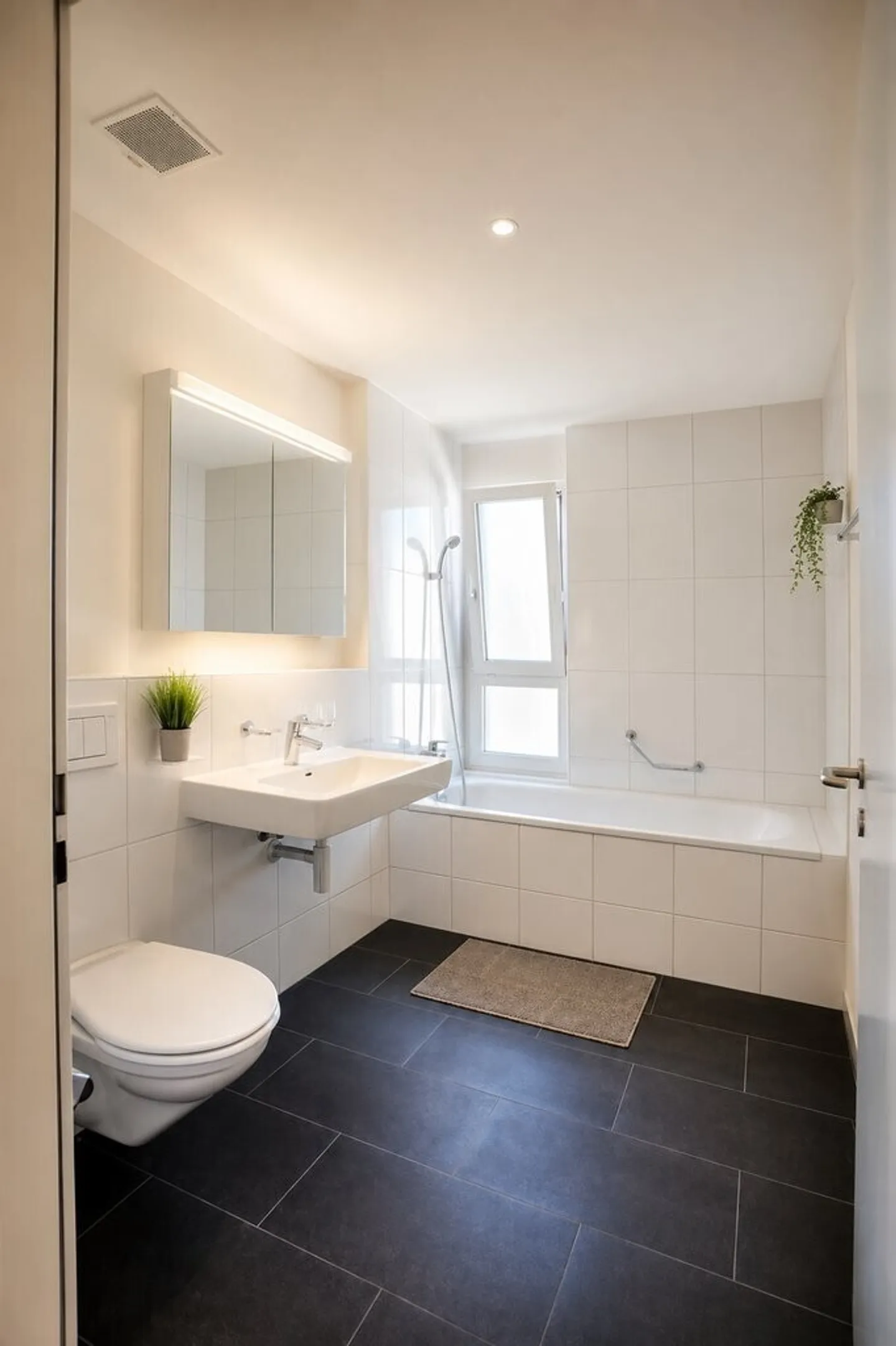 Appartement 2.5 pièces dans un emplacement central à Wittenbach - Photo 4 sur 9