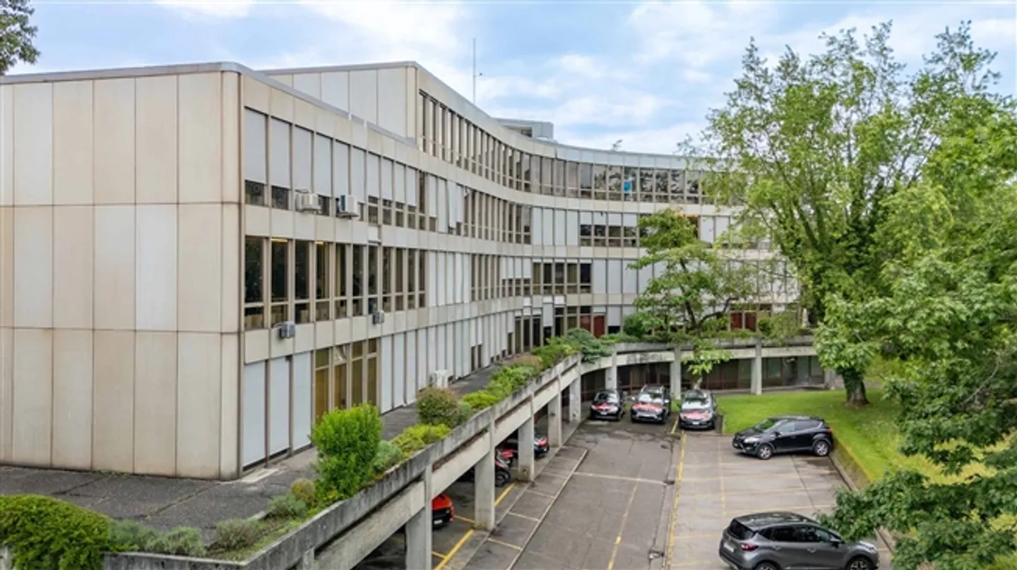 Ultime opportunità 2431 m² di uffici con caffetteria e sala riunioni - Foto 2 di 9