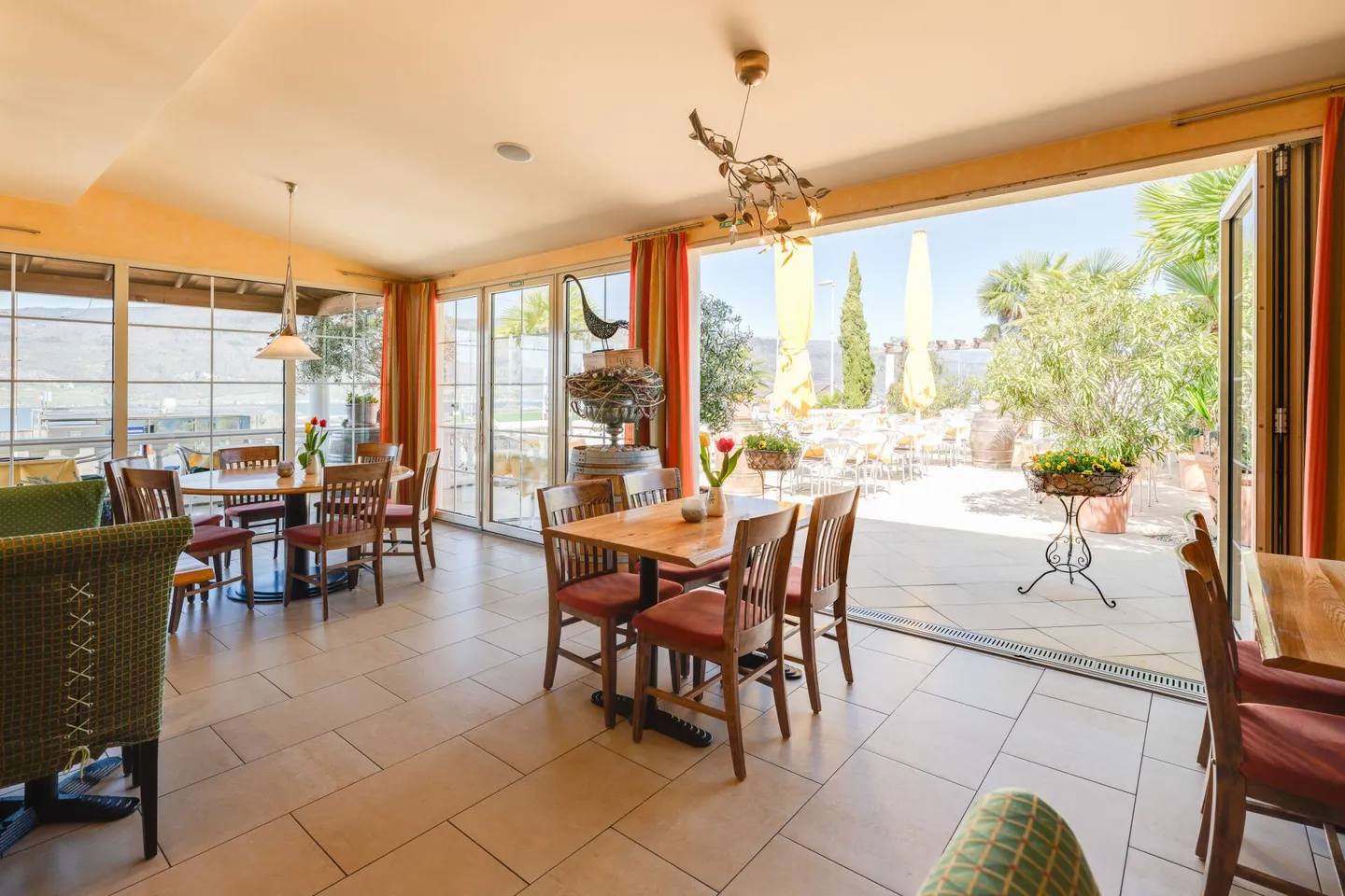 Hotel Restaurant Seeblick & Hotel Pavillon - A unique real estate ensemble on Lake Biel - Photo 21 of 35