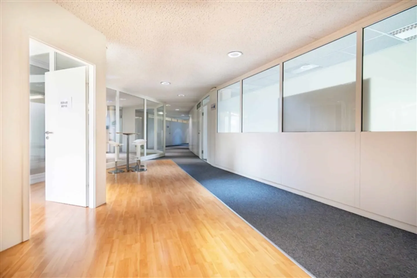 Ultime opportunità 2431 m² di uffici con caffetteria e sala riunioni - Foto 3 di 9