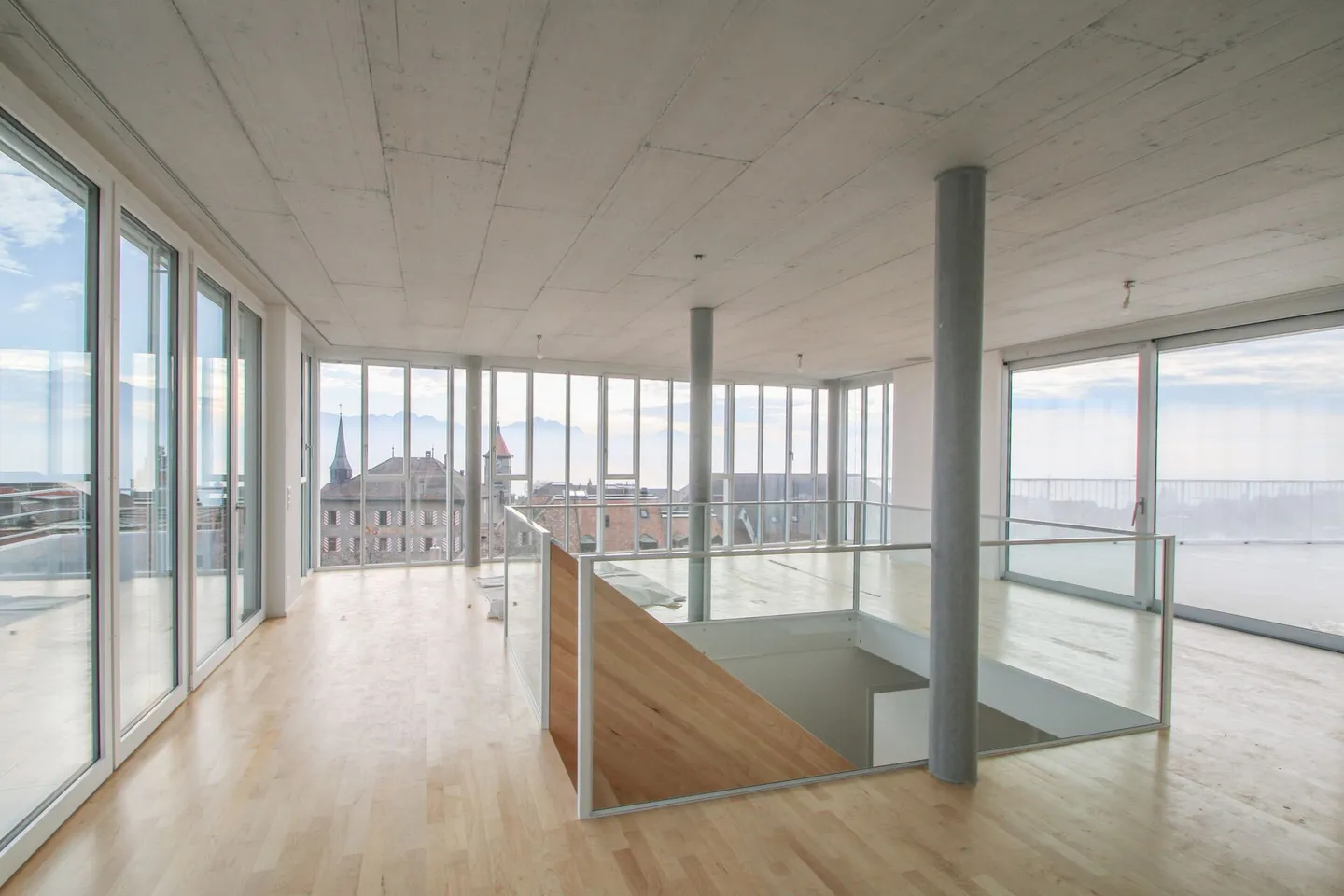 Extraordinary penthouse with 91 m² terrace in the heart of Pully and adjoining studio! - Photo 2 of 10