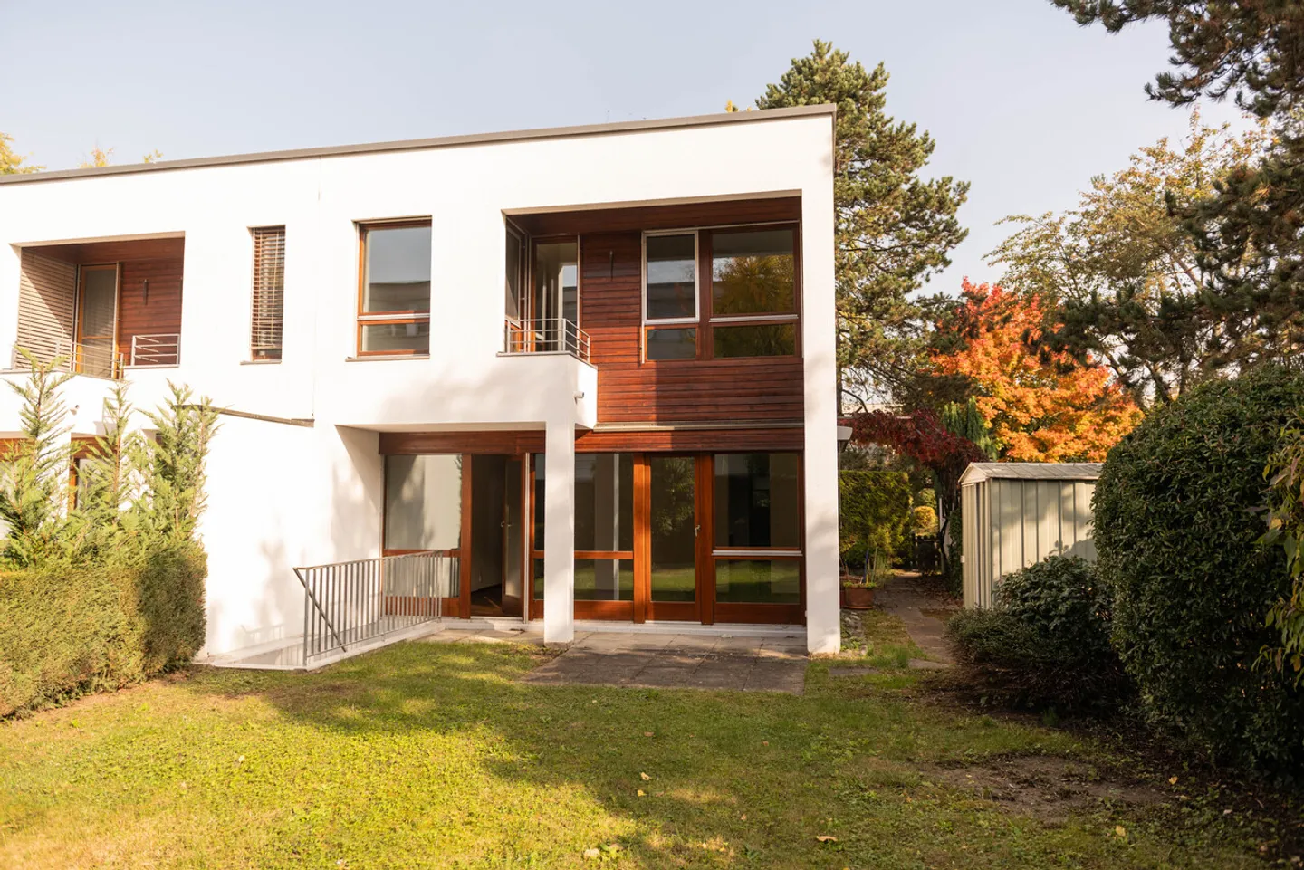 4 1/2-Room Single Family Home in a Quiet, Family-Friendly Residential Area - Photo 2 of 9