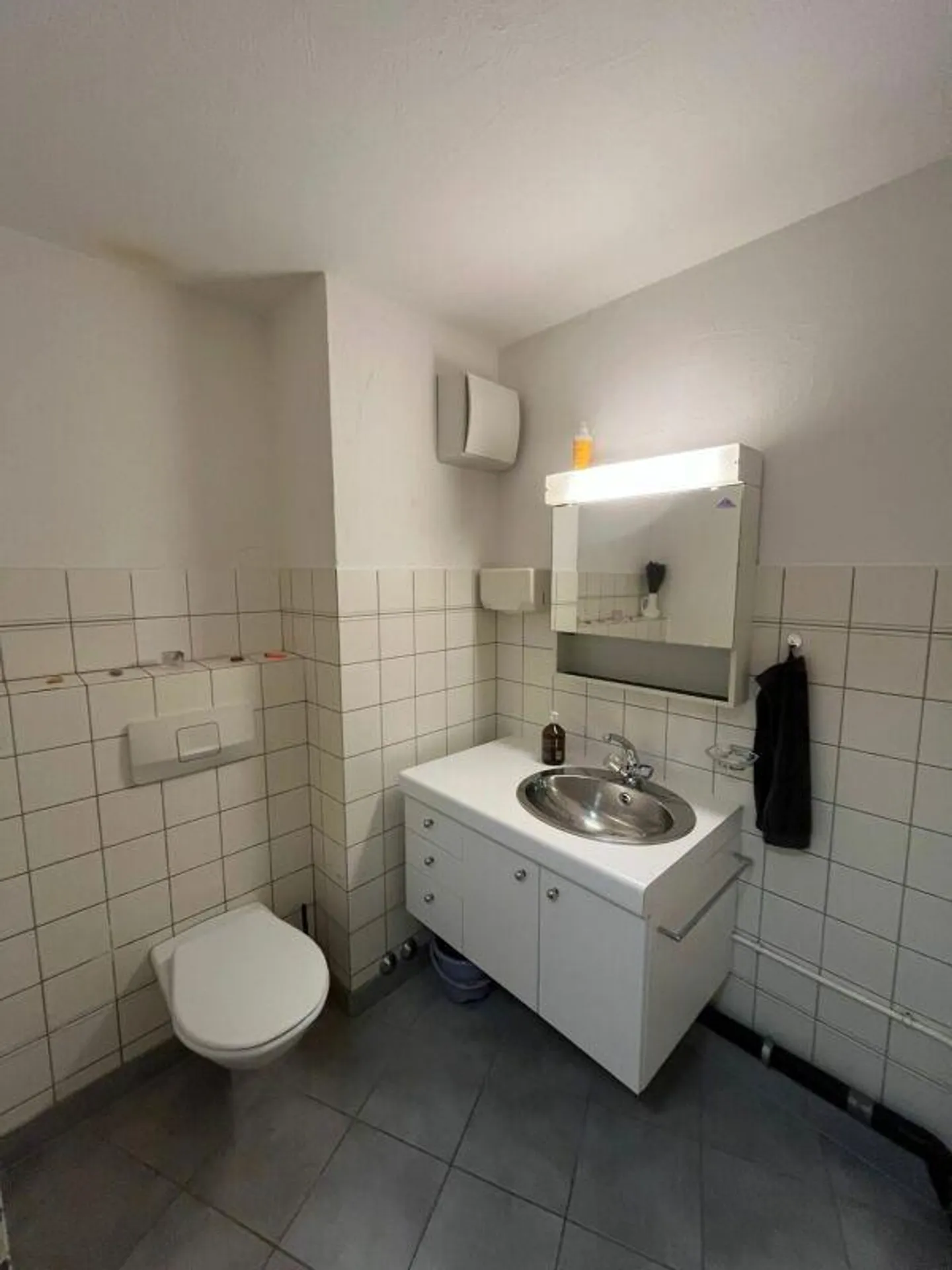 Spacious office for rent in District 4! - Photo 6 of 8