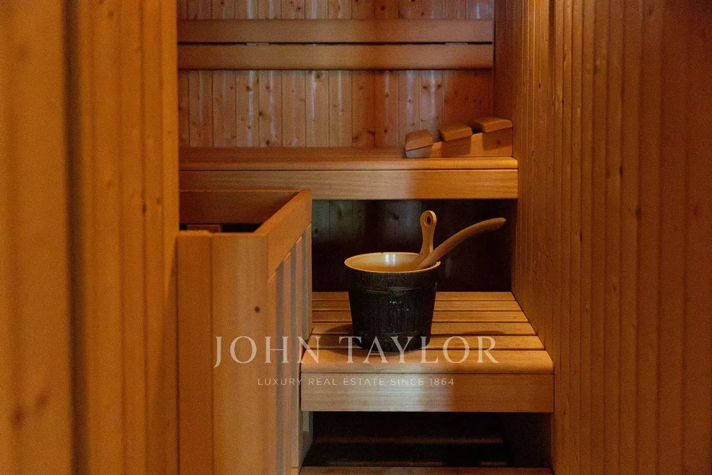 Authentic Alpine Chalet for Rent - Verbier - Photo 10 of 13