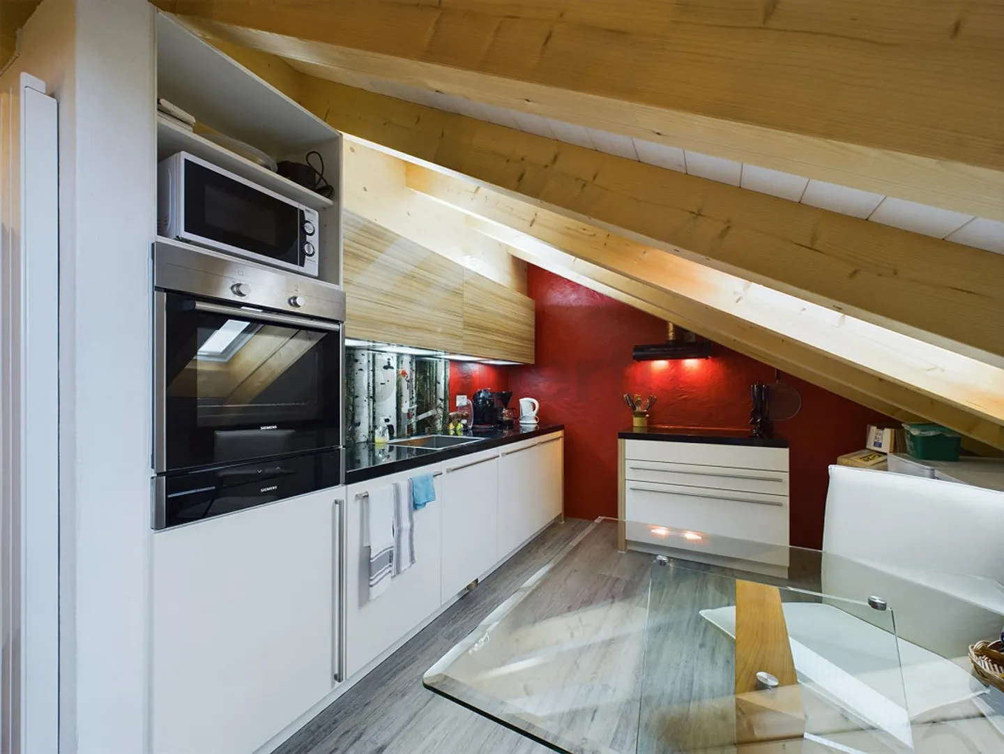 Casa unifamiliare unica di 5,5 stanze con appartamento mansardato separato ... - Foto 4 di 10