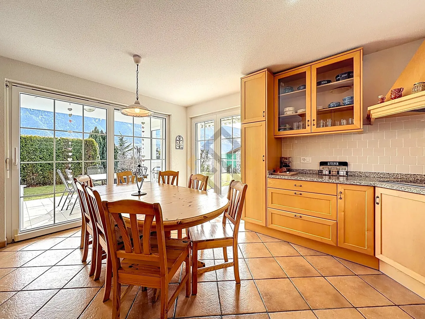 Charming Family Villa in Quiet Area - Photo 4 of 12